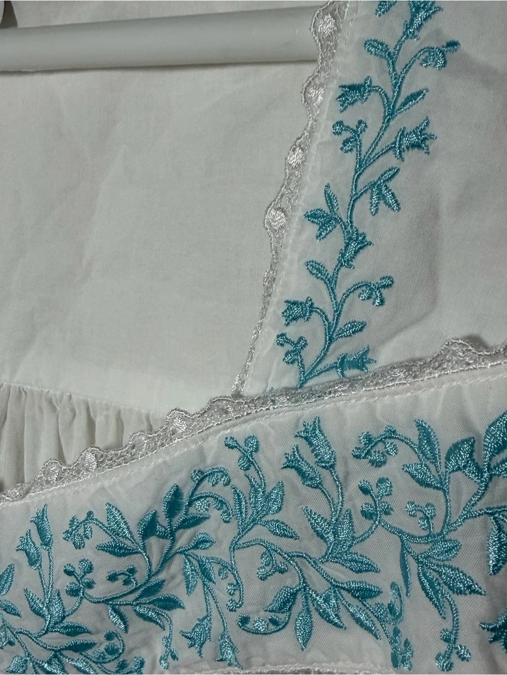 Eileen West White cotton nightgown Blue Embroidered Trim floral large